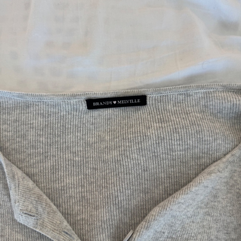 brandy melville grey button up long sleeve - Picture 3 of 3
